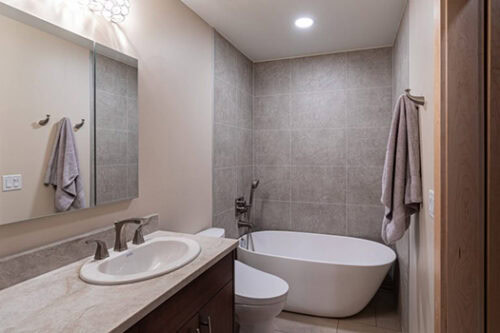 ski condo sandy alta bath 768x512 1